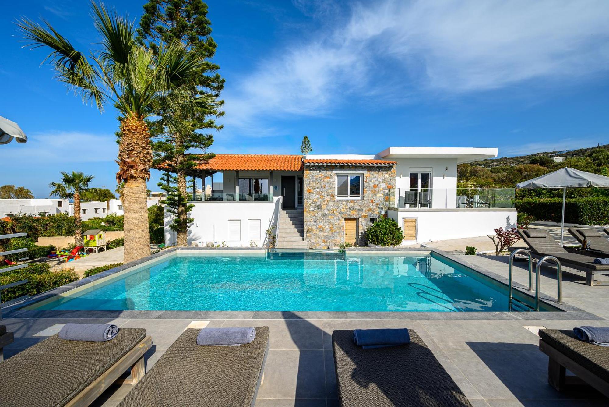 Queen'S Gem Luxury Villa - Heated Jacuzzi & Pool Khersónisos Eksteriør bilde