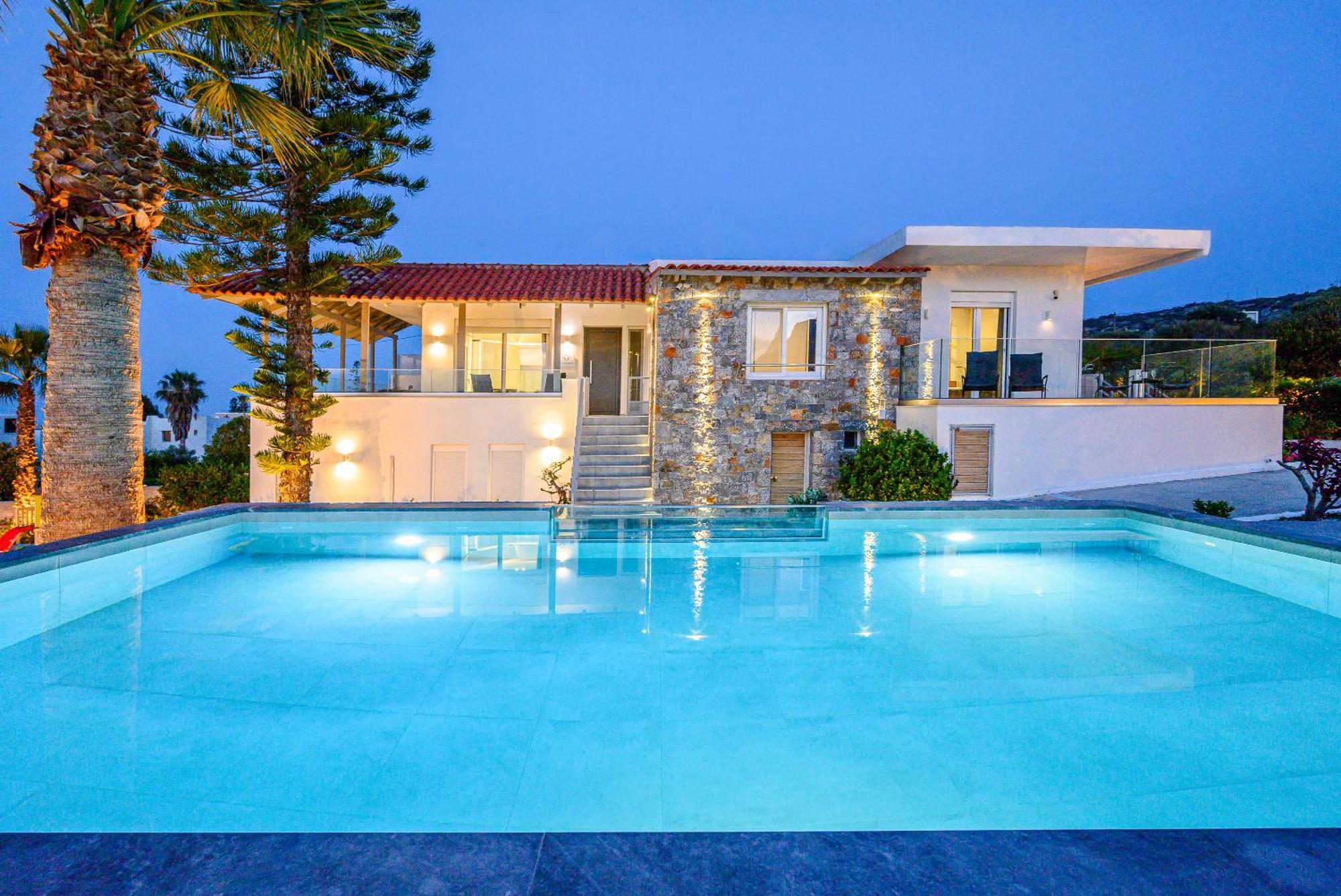 Queen'S Gem Luxury Villa - Heated Jacuzzi & Pool Khersónisos Eksteriør bilde